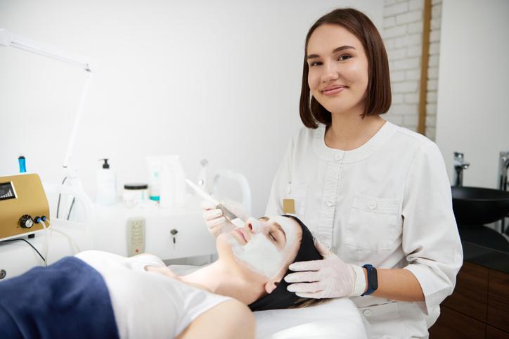 5 Skills Built While Earning a Medical Esthetician Diploma